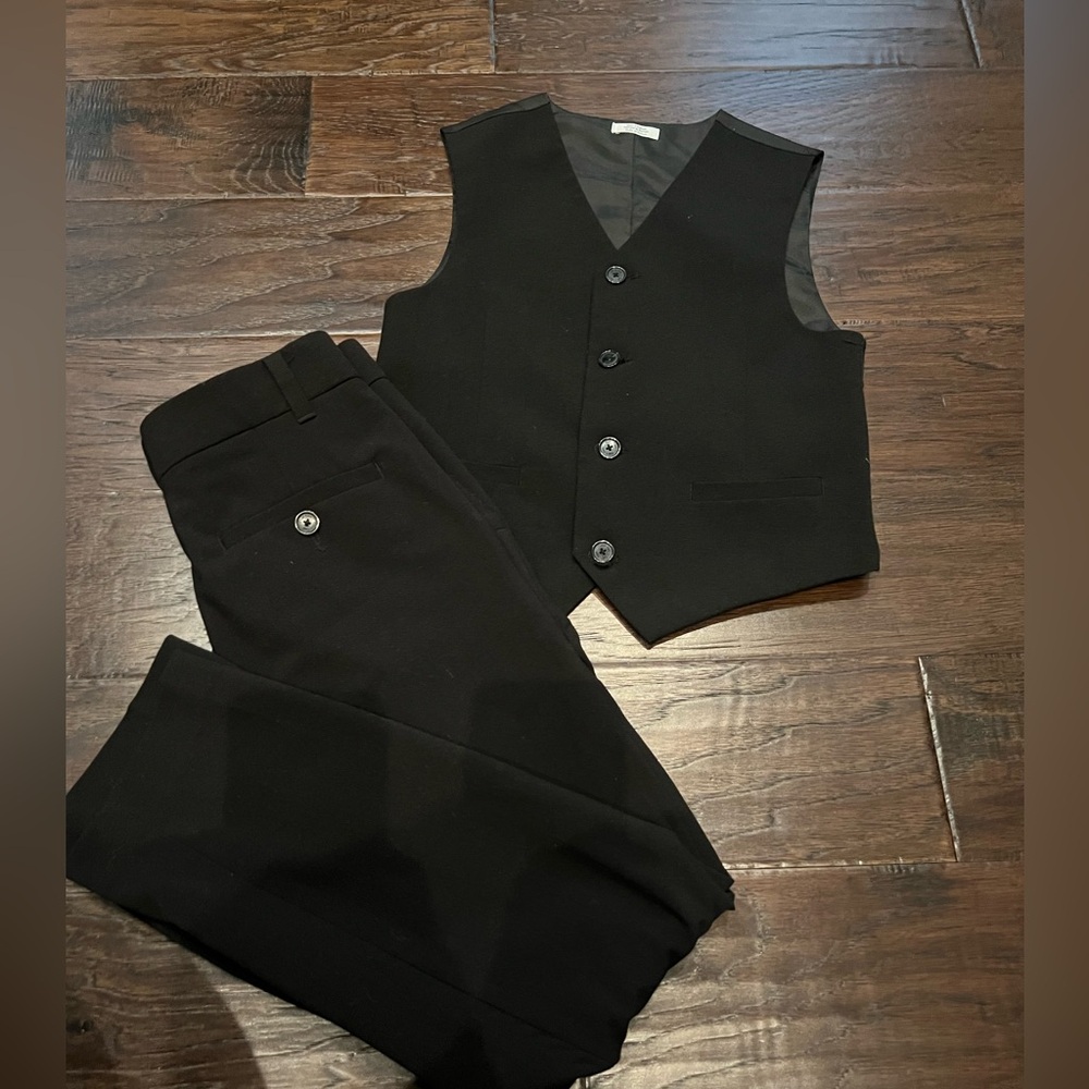Calvin Klein
Big Boys Slim Fit Stretch Suit Pants & Vest - Picture 4 of 9